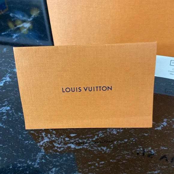 Louis Vuitton Signature Magnetic Box Set with LV Bow and LV Card Inserts - Picture 4 of 12